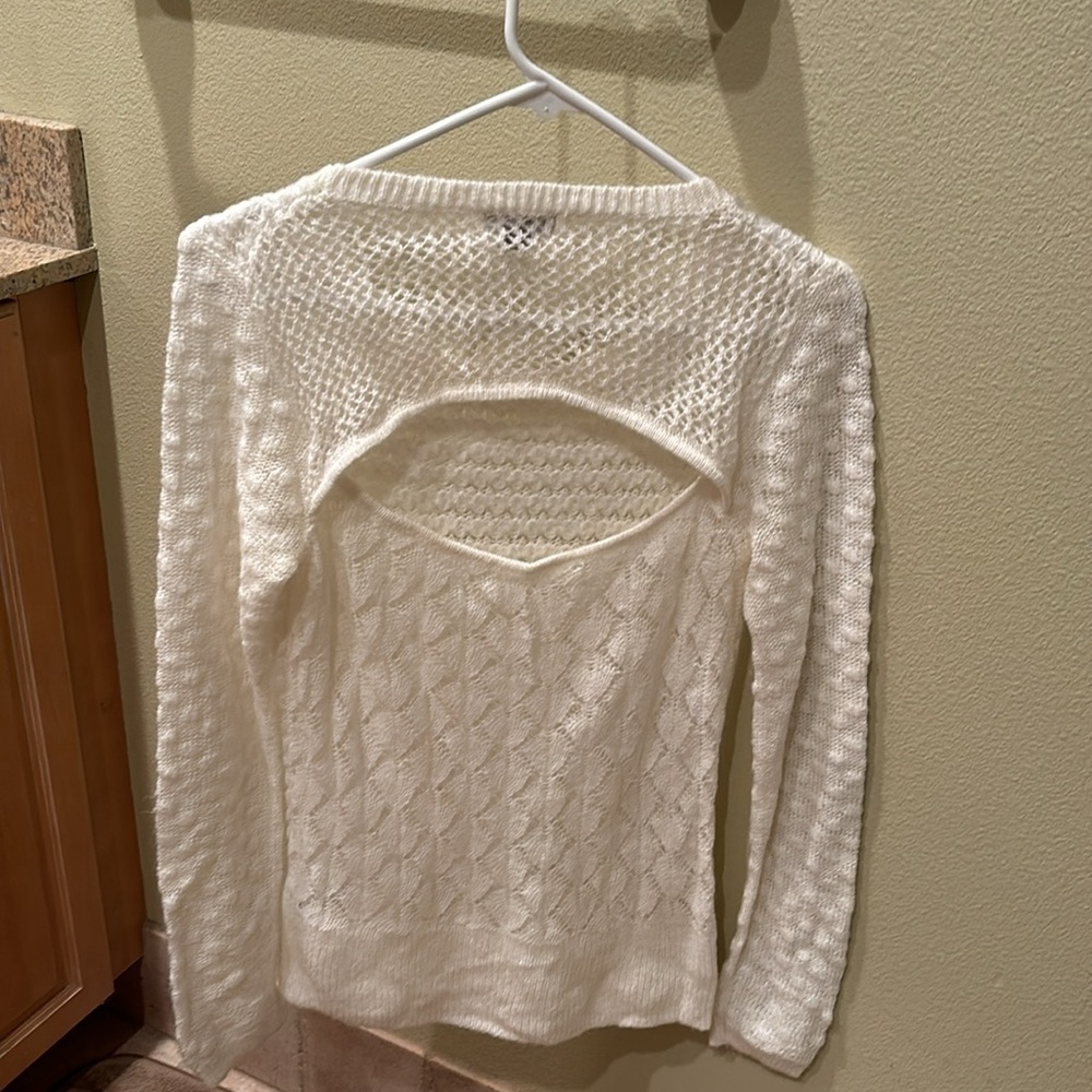 Chelsea 28 woman's white sweater with a cutout in the back - Picture 6 of 9